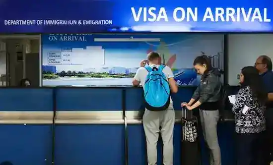 A knowledge infographic about visa on arrival.
