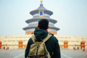 A man holding a Chinese visa successfully stood in China after passing through immigration and customs checks.