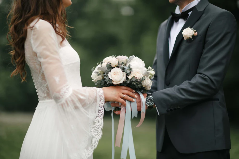 An international marriage newlywed couple, one is a Chinese citizen, may be a Chinese marriage or a Philippine marriage.